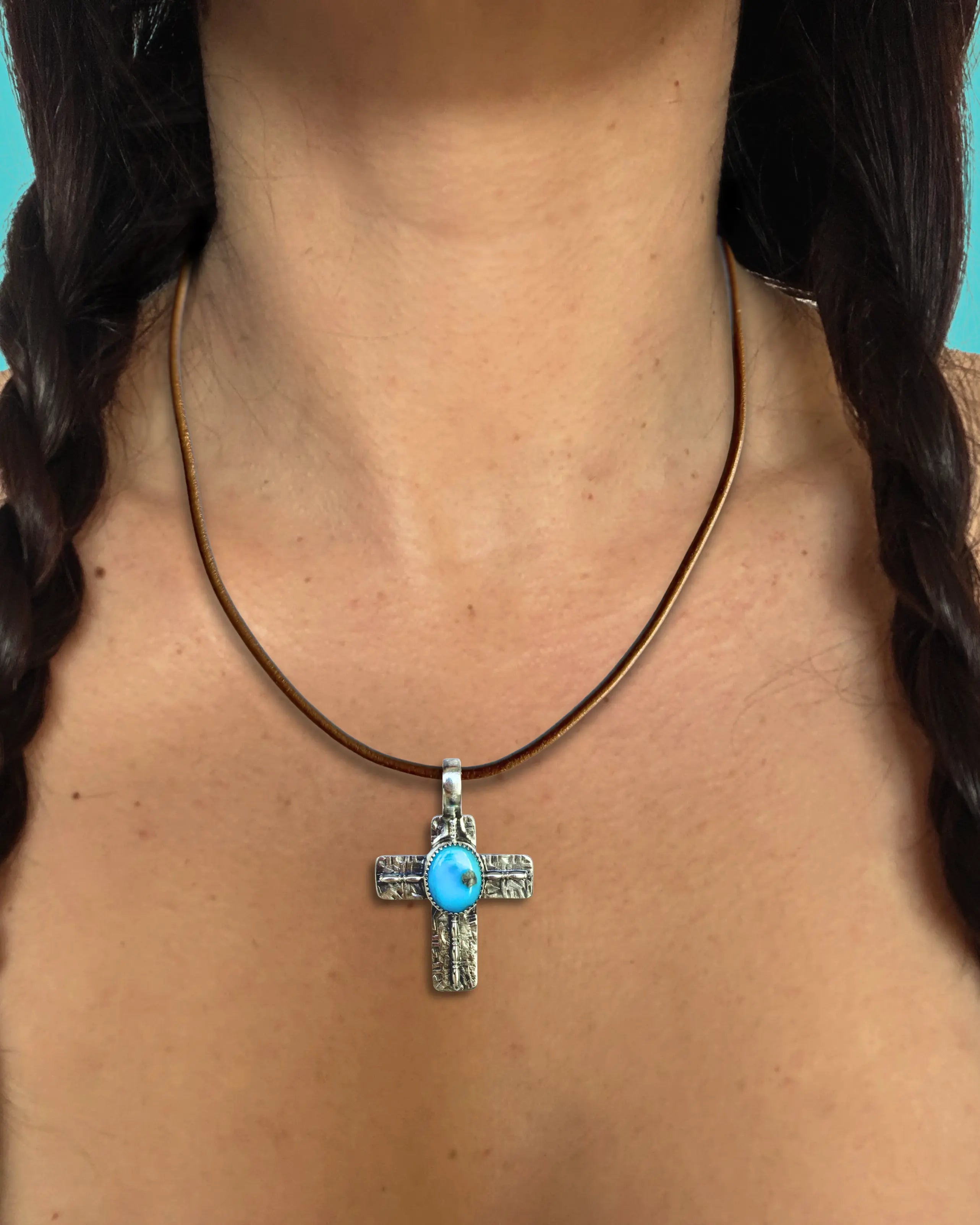 Pendentif croix en argent et turquoise femme SACRÉE - Tribu Turquoise