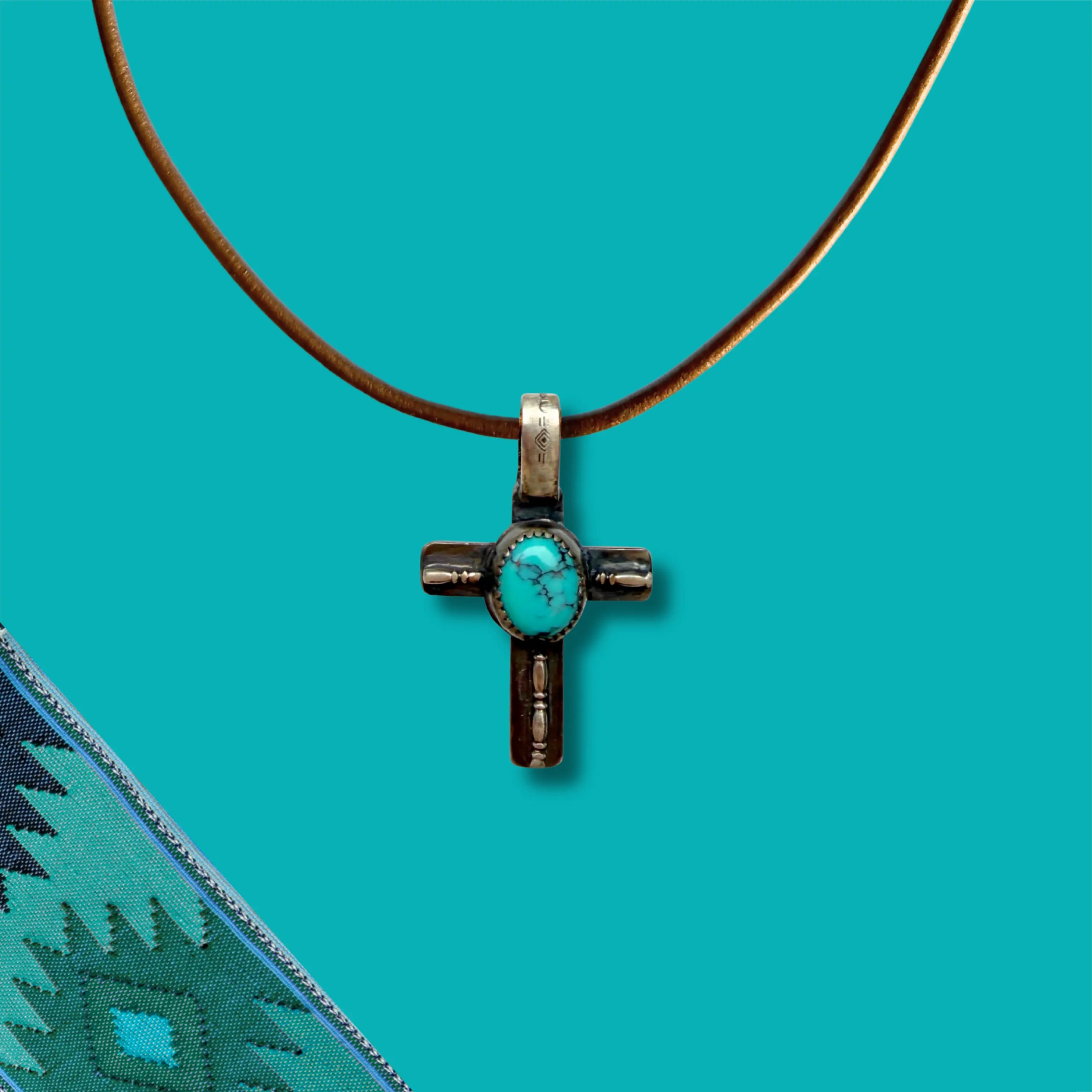Pendentif croix en argent et turquoise DIVINE - Tribu Turquoise